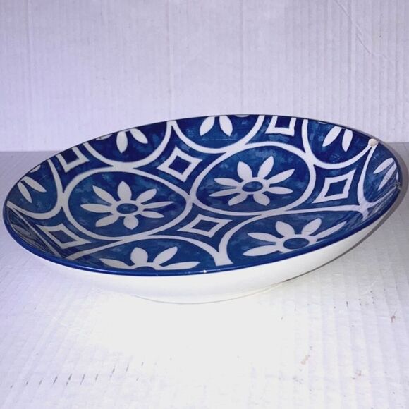 MAINSTAYS Soup Salad Bowl Blue on White Background Geometric Design 9.25 inches - Picture 4 of 8